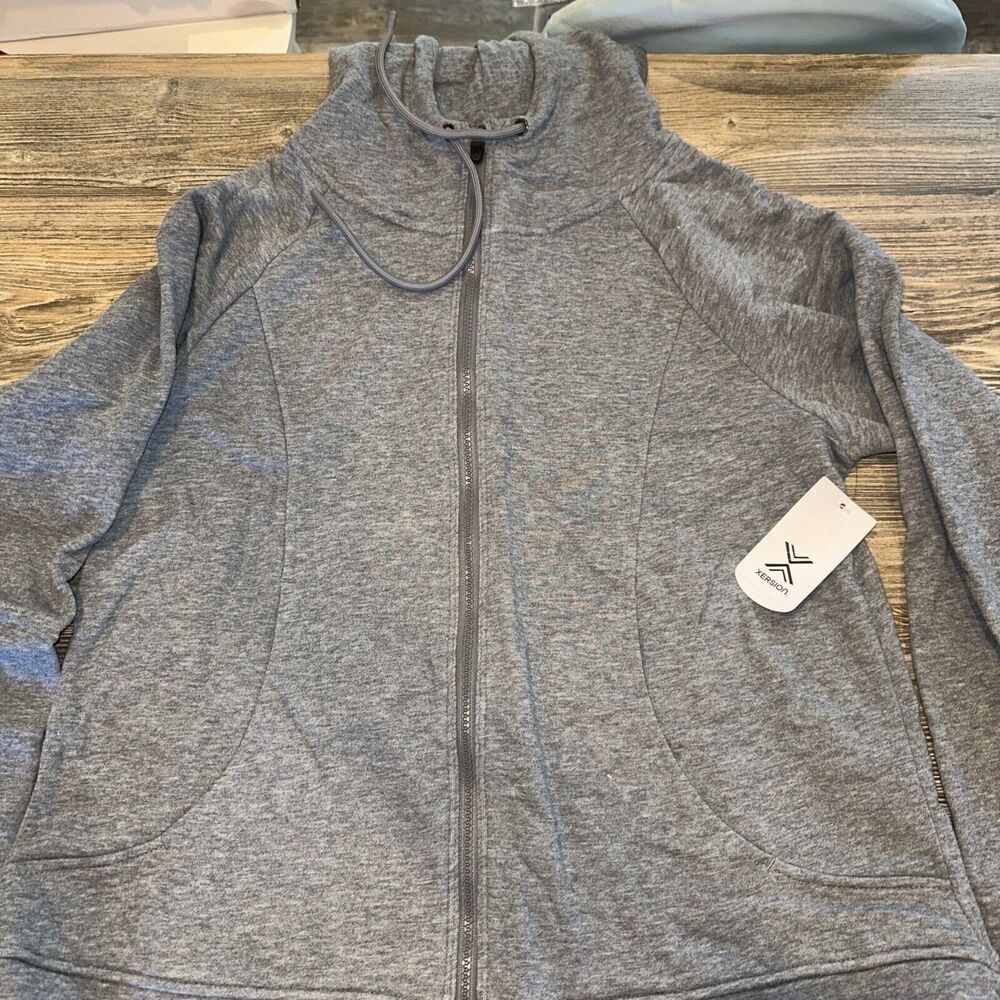 Xersion Hooded Heather Gray Long Sleeve Sweatshirt. Size Large. NWT. 9